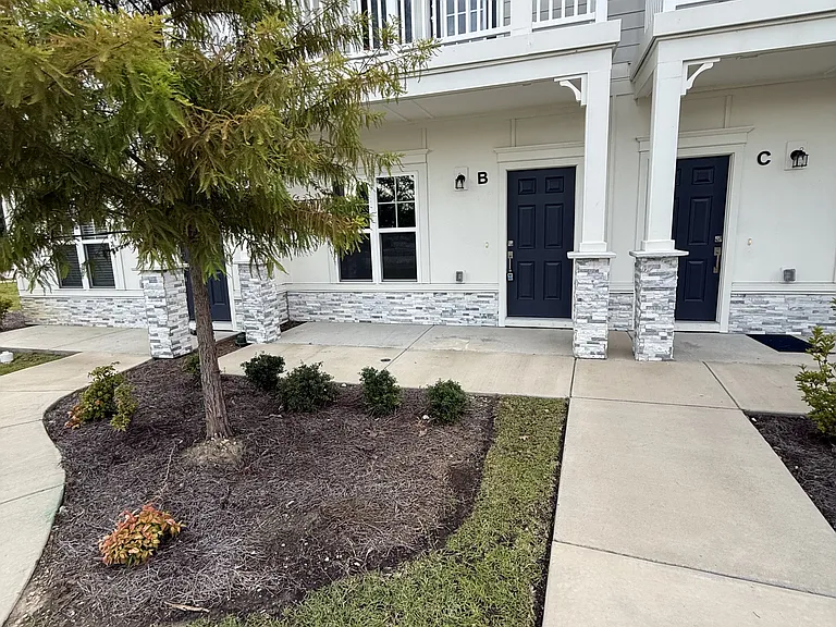 861 Maxine Ct #4B — Photo 31