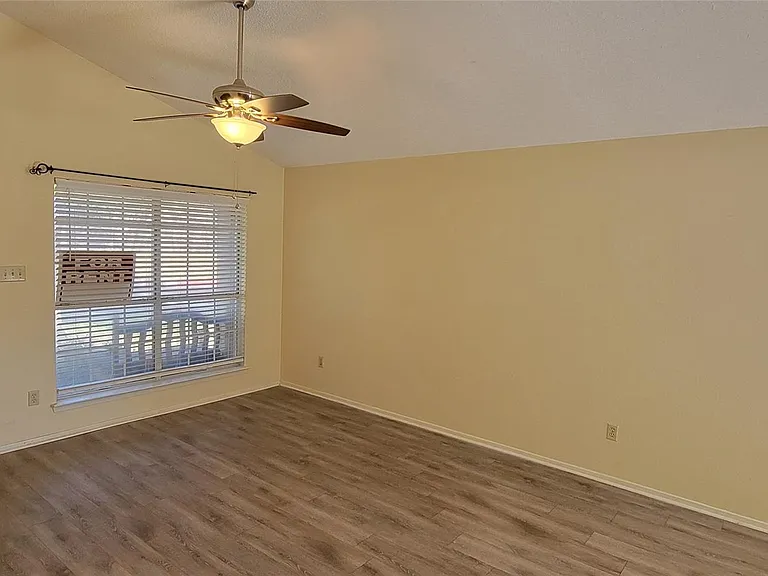 1015 E Yager Ln #69 — Photo 5