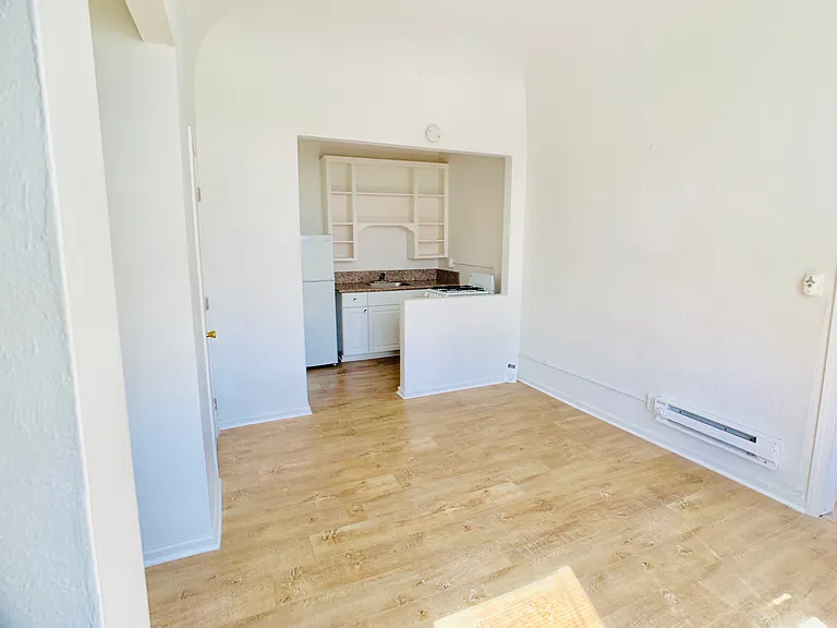 854 10th Ave — Photo 5