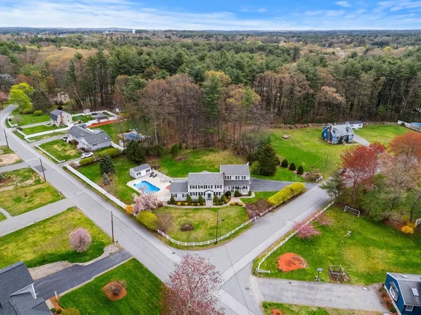7 Leary Dr, Tewksbury, MA 01876