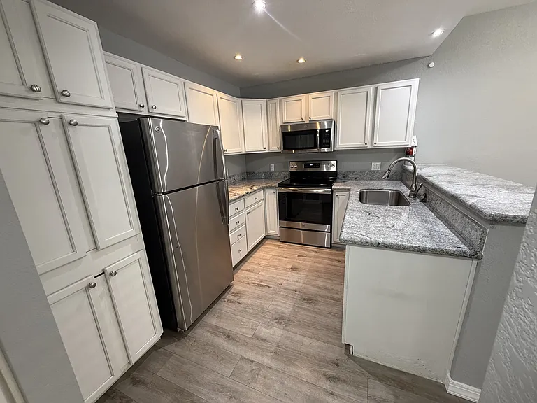 2201 N Comanche Dr #1046 — Photo 16