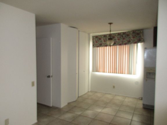 3rd image of 973 Valencia Ct