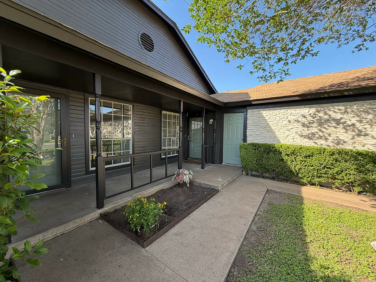 Unit B Garage Entrance - 12304 Patron Dr #B