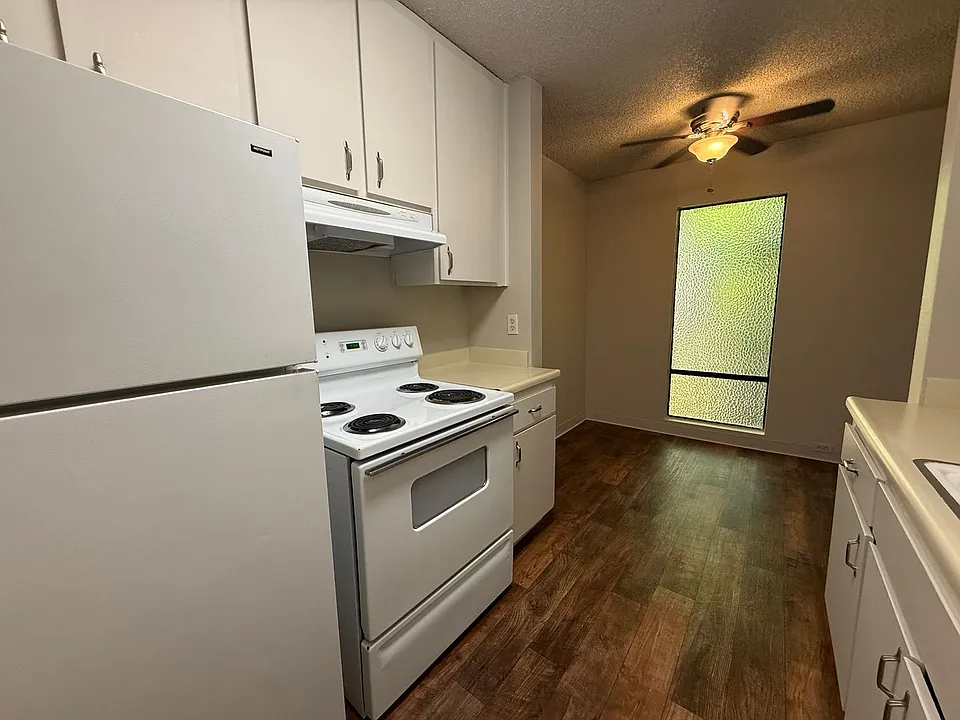 Near Everything, All Amenities! 1616 Q Street, Camellia Court Apartments