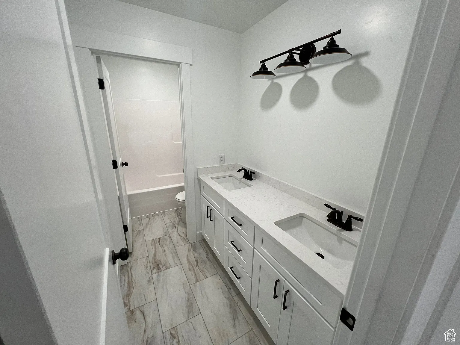 New 3-bed, 2-bath Vernal duplex (3,160sqft) — Photo 2