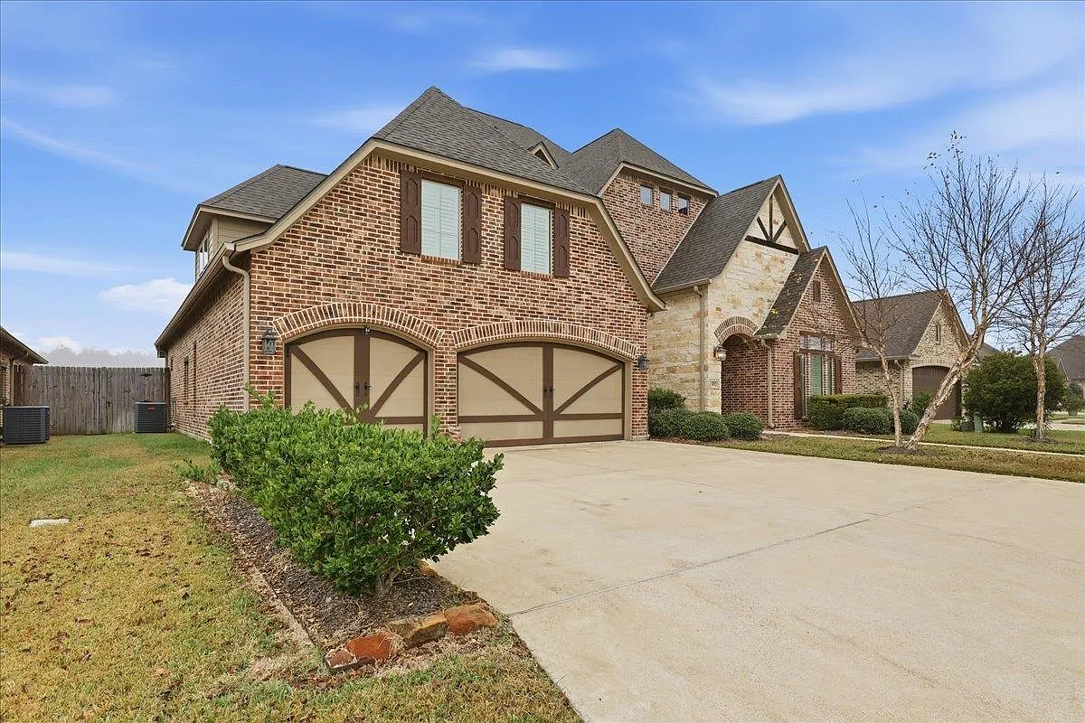 302 Spring Brook Court - 1 — Photo 3