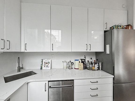 5th image of 36 Wyckoff St #2