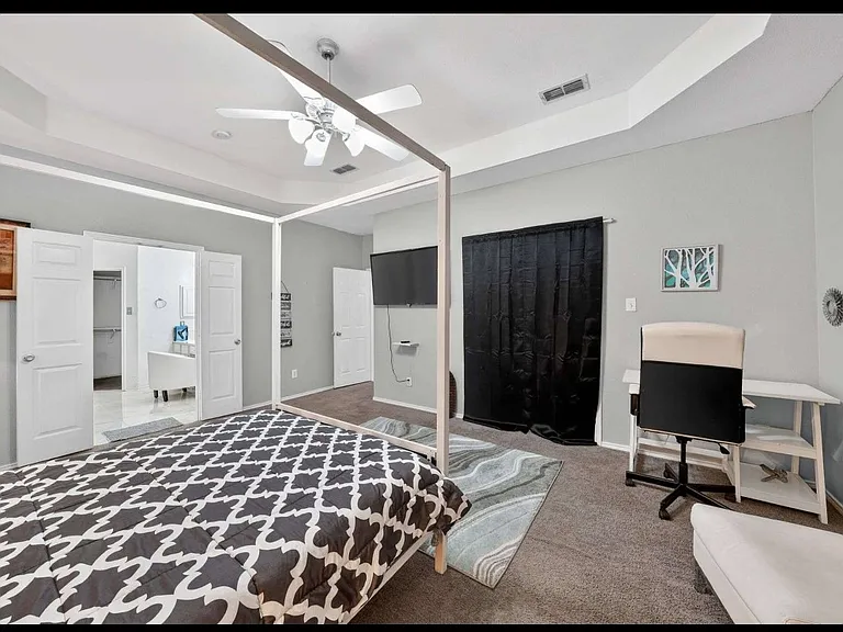 1007 Vancouver Dr — Photo 9