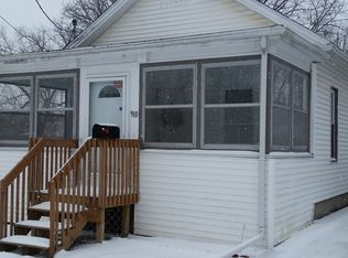910 Everett Dr, Lansing, MI 48915