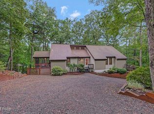 151 Manchester Dr, Bushkill, PA 18324