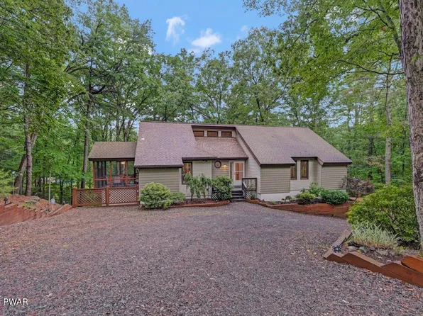 151 Manchester Dr, Bushkill, PA 18324