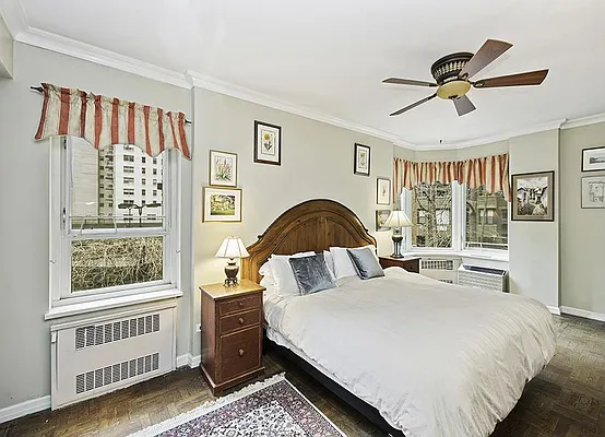 Sold by Warburg | media 9
