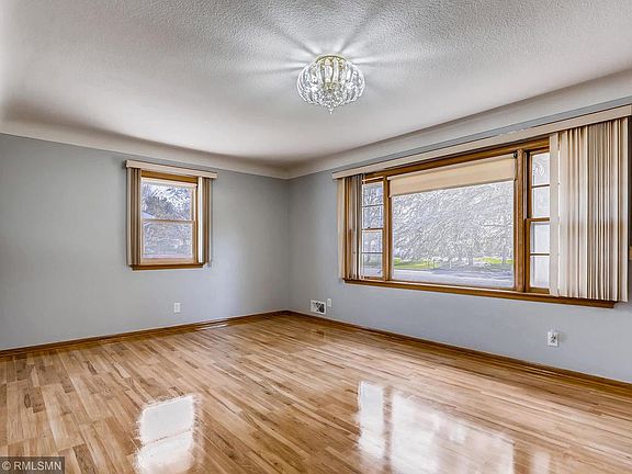 5th image of 2205 17th Ave E