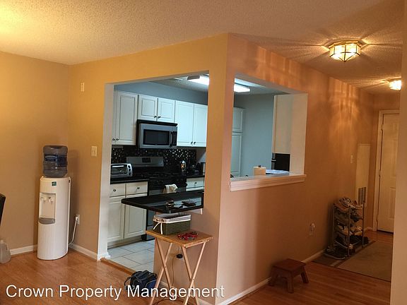 3rd image of 10024 Vanderbilt Cir APT 5