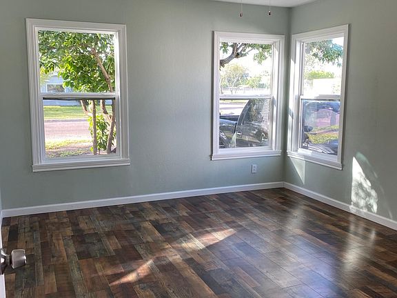 5th image of 901 E Austin Ave