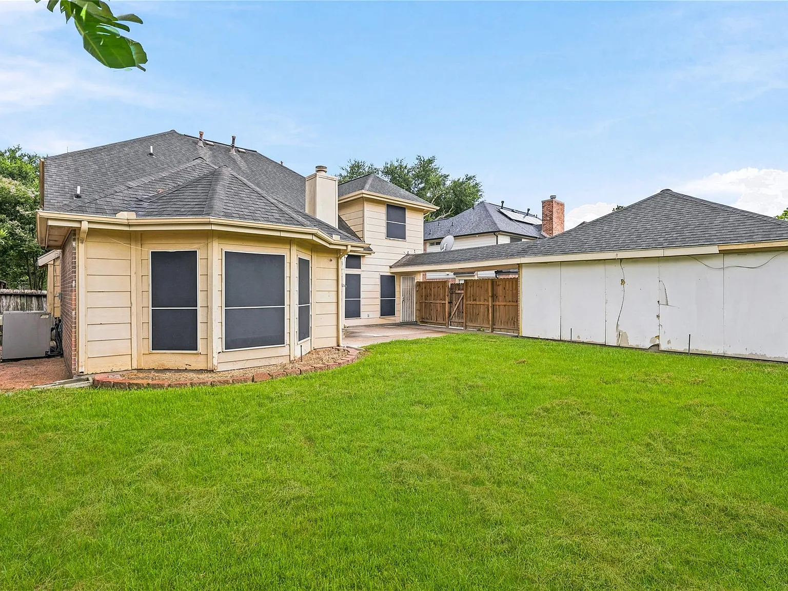 4 bed, 2.5 bath, 2793 sqft, $2,500 — Photo 4