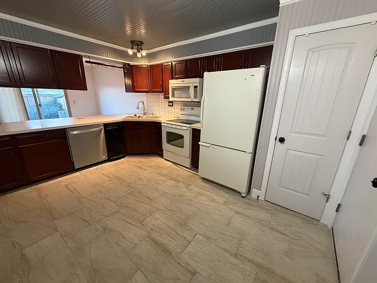 3952 E Weaver Ave — Photo 6