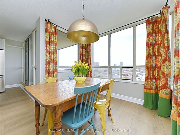 4th image of 20 Cherrytree Dr #905