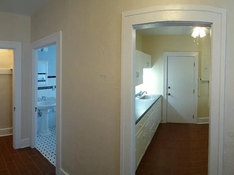 324 Moffett Ct N — Photo 15