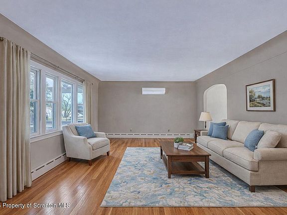 4th image of 211 Green St