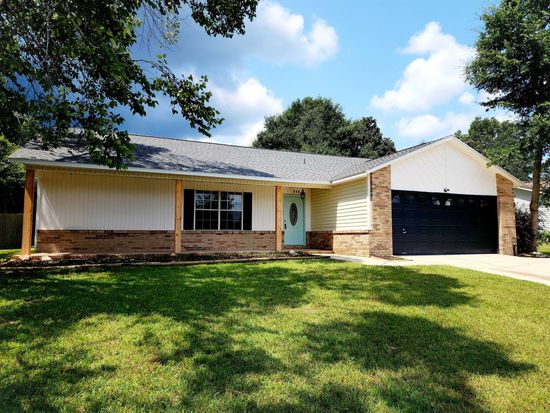 175 Villacrest Dr, Crestview, FL 32536
