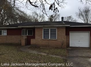 547 James St, Clute, TX 77531