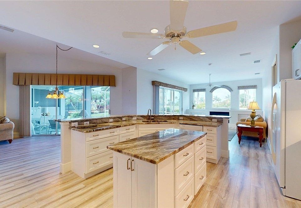 1st image of 16137 Edgemont Dr
