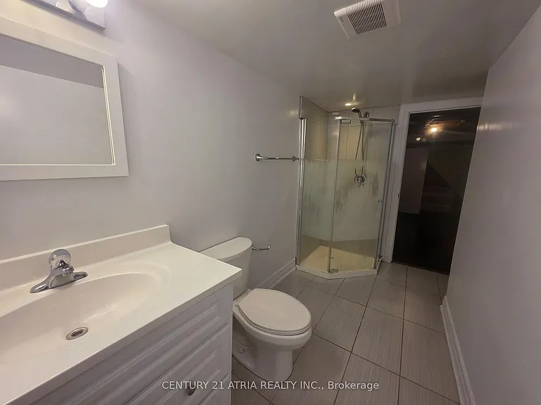 18 Grandview Ave #LOWER — Photo 8