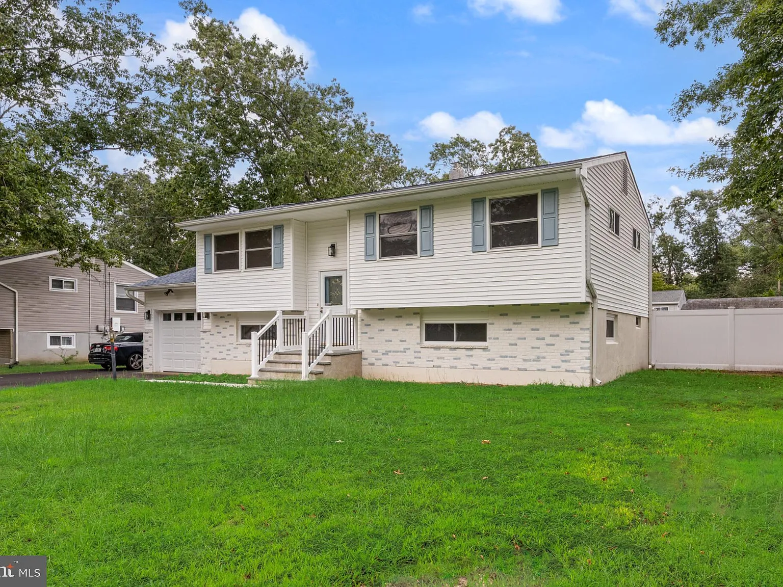 4 bed, 1.5 bath, 1432 sqft, $2,900 — Photo 2