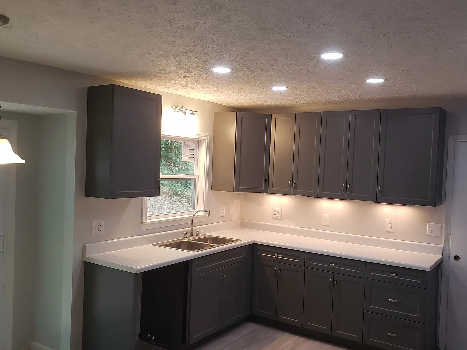3 bed, 1800 sqft, $1,950 — Photo 1