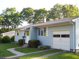 18 Cindy Ln, Groton, CT 06355