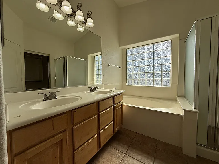 8202 S 47th Ave — Photo 20