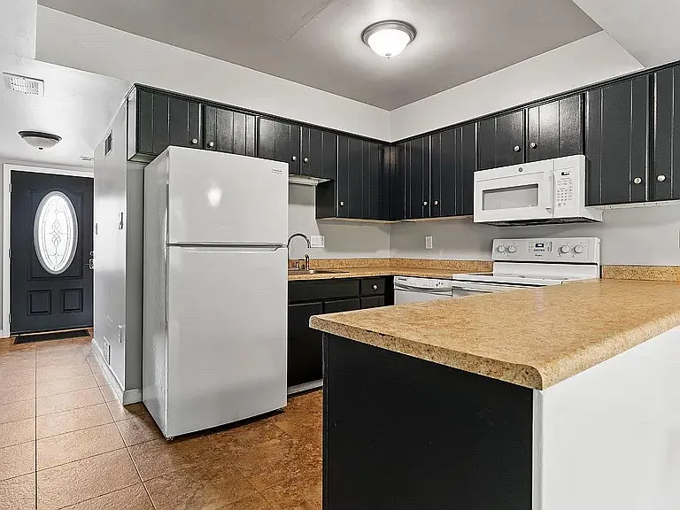 849 Brian Dr — Photo 3