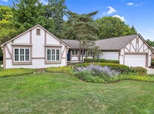 1477 Ashover Dr, Bloomfield Hills, MI 48304