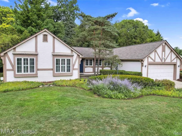 1477 Ashover Dr, Bloomfield Hills, MI 48304