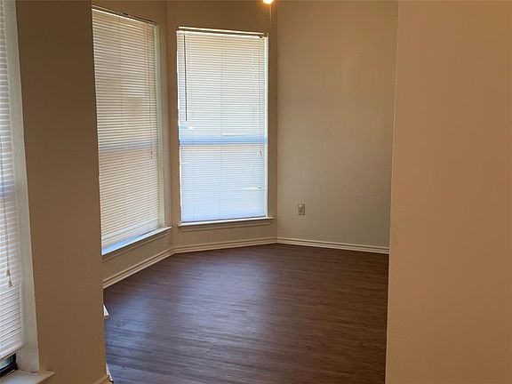 4th image of 1014 Woodcrest Dr