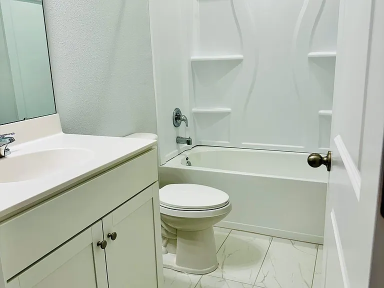 202 Brandon Lakes Dr — Photo 11