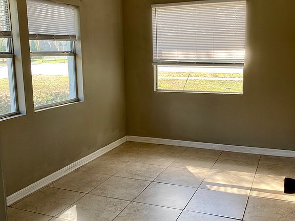 4th image of 695 E Lakeview Ave #695