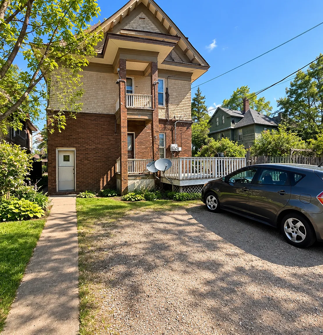 784 Laurel Ave — Photo 2