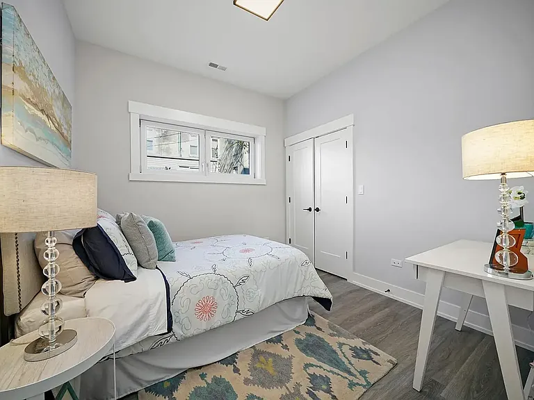 2450 W Flournoy St #2 — Photo 8