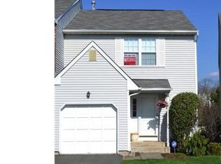 20 Crockett Ln, Ewing, NJ 08628