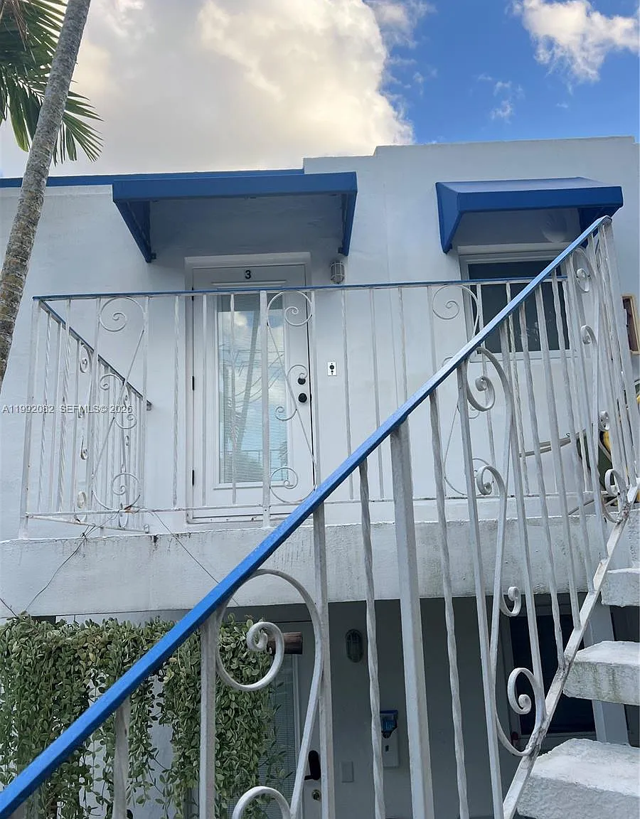 Las Olas Walk Condo — Photo 2