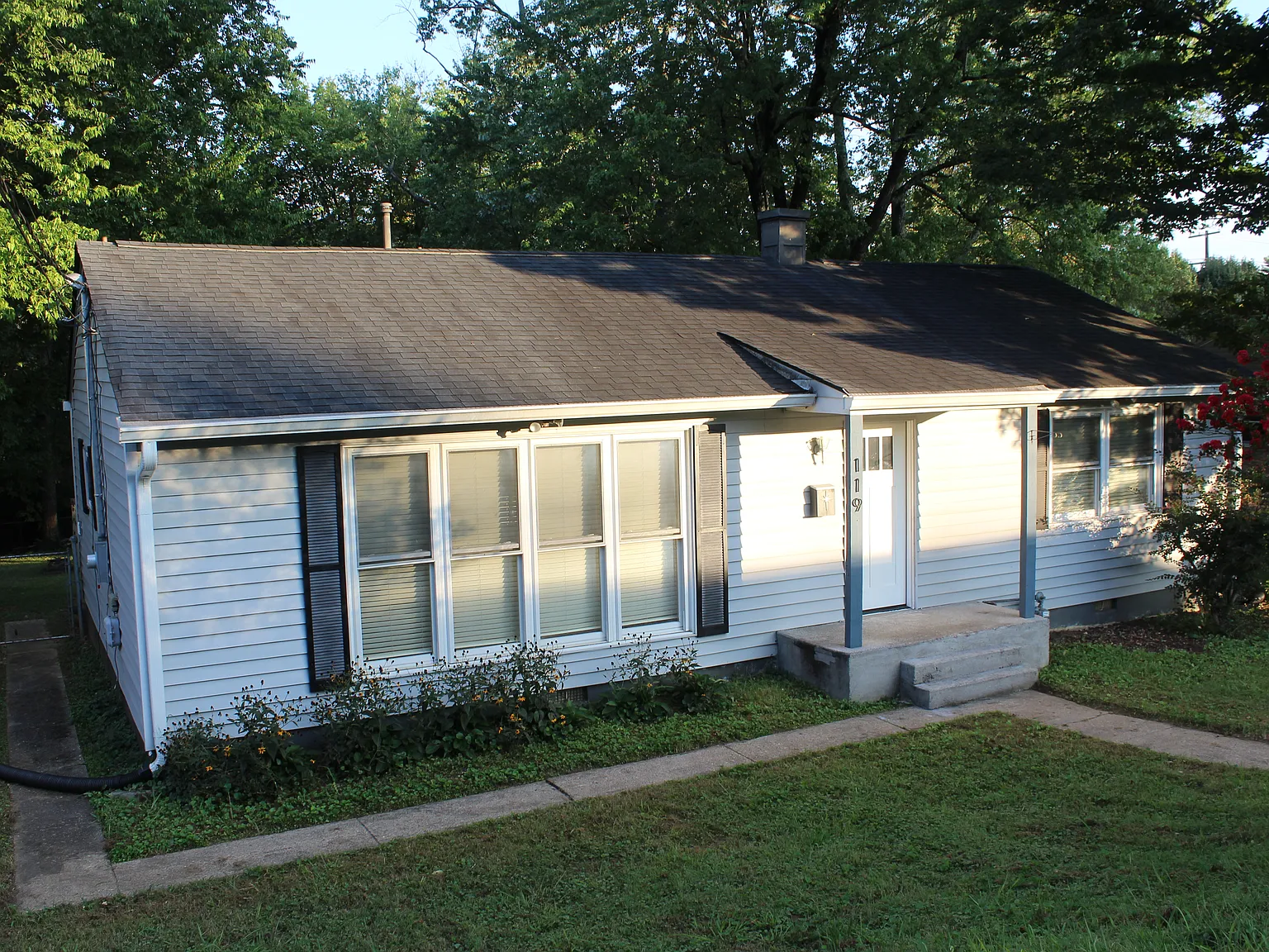 3 bed, 1056 sqft, $1,800 — Photo 2