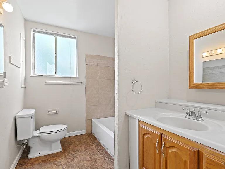 Race Street Apartments — Photo 43