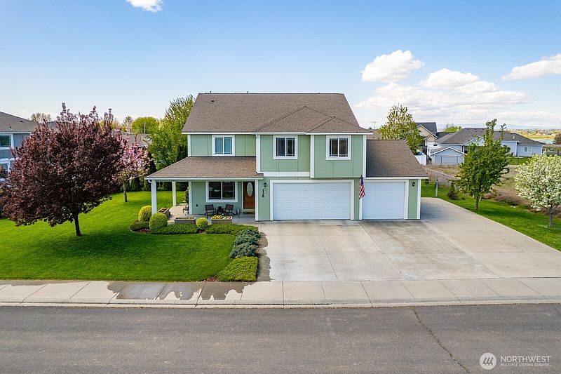 2nd image of 138 Scenic Drive NE