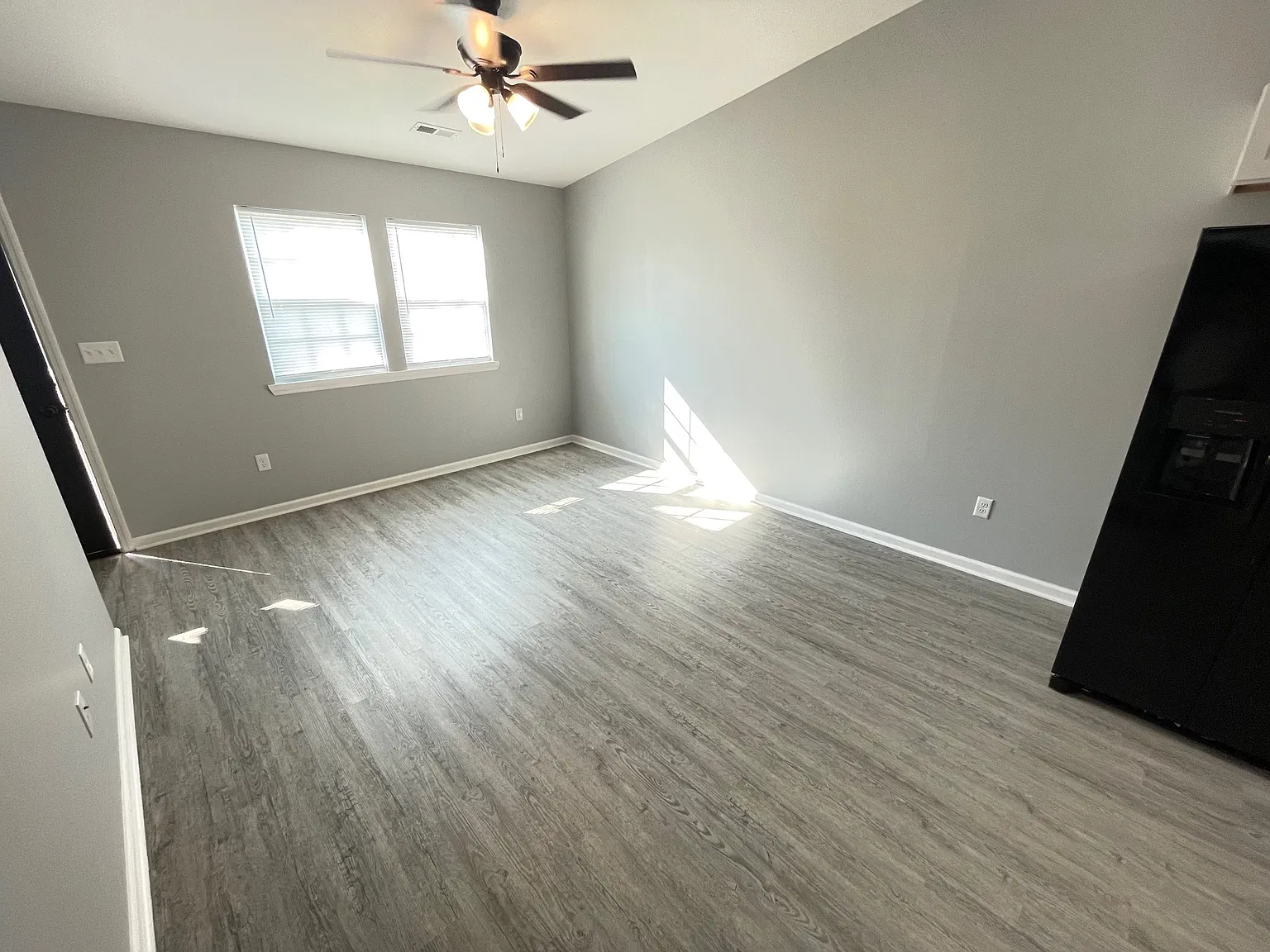 2 bed, $1,000 — Photo 2