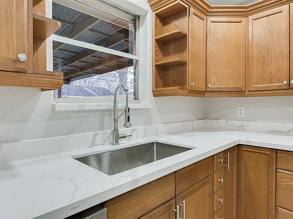 5th image of 2626 Hillshire Dr