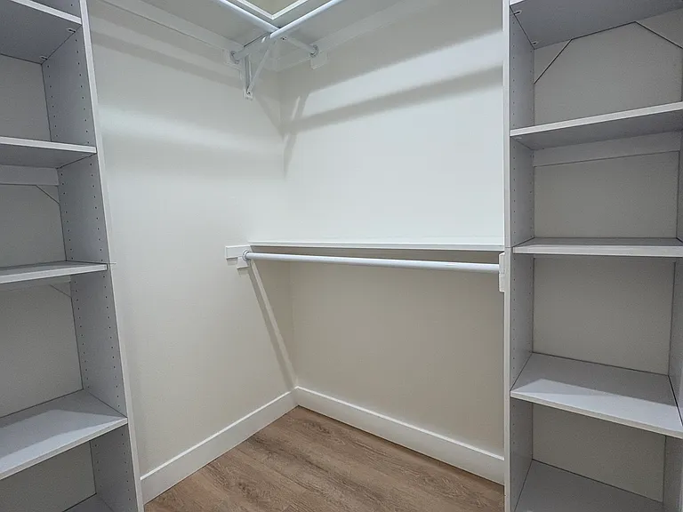 Large Walkin Closet