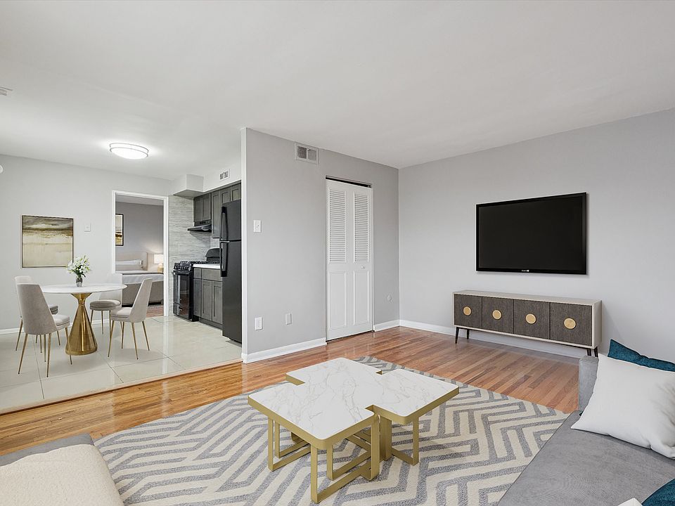 1st image of 7108 Oxford Ave #21