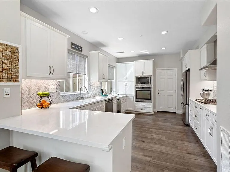 22 Fieldhouse — Photo 8